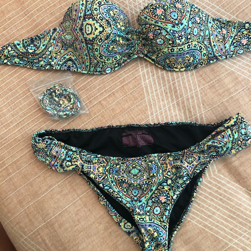 Like new never worn Victoria’s Secret bikini